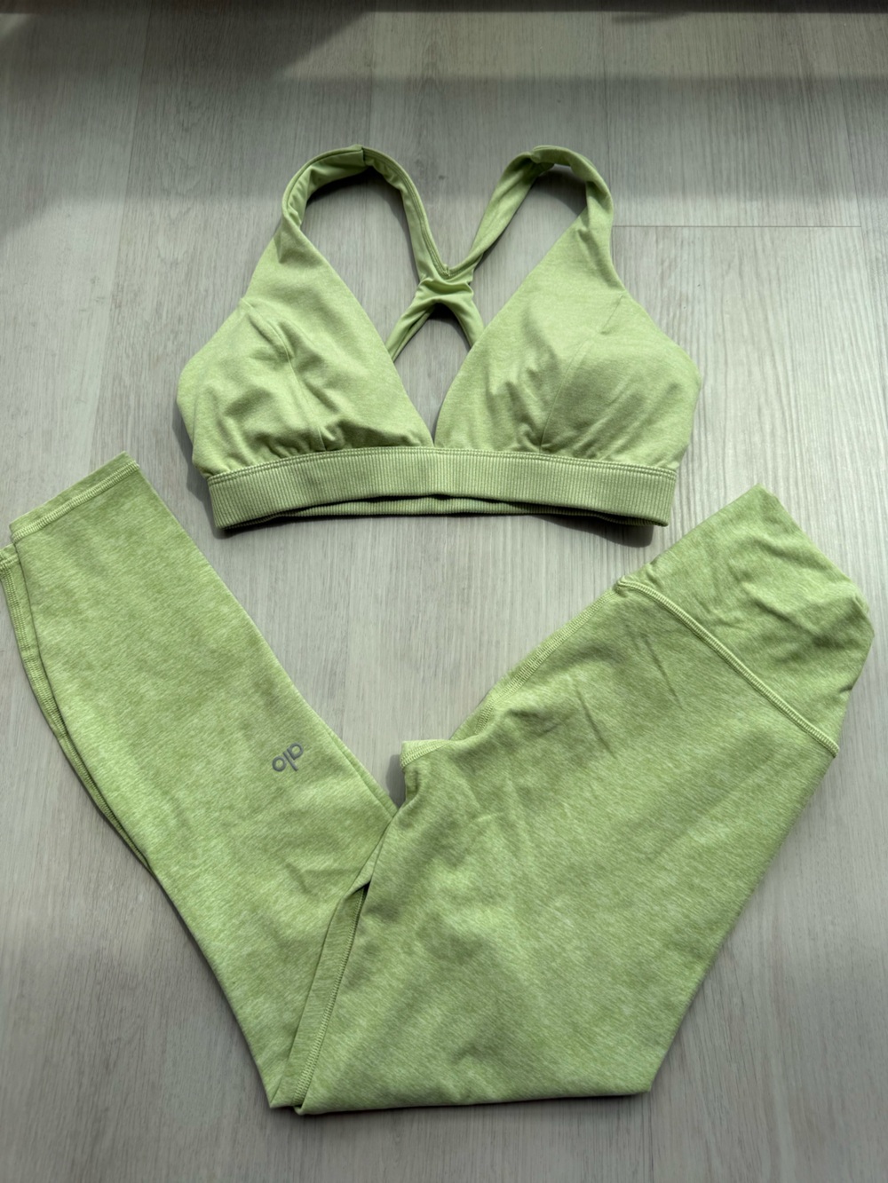 ALO Yoga Green Sports Bra and Leggings Set
